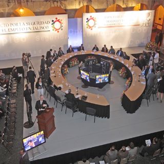 Inauguran Pacto por la Seguridad y Empleo en Jalisco