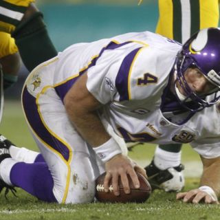 Favre no descarta jugar contra los Patriotas