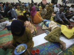 Sigue en aumento la cifra de víctimas mortales y la emergencia de damnificados por la cadena de desastres en Indonesia. AP  /