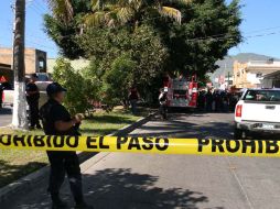Autoridades vigilan la escena del crimen en Tepic. EL UNIVERSAL  /