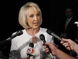 Jan Brewer, asumió la gubernatura de Arizona  tras la renuncia al cargo de Janet Napolitano. AP  /