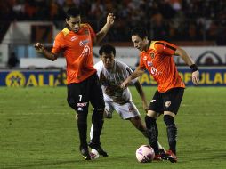 Óscar Razo, Miguel Sabah y Diego Ordaz en juego de la jornada 14 del torneo Apertura 2010. JAMMEDIA  /