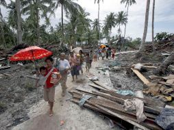 Dos días después de que el sismo golpeó la región, la ayuda comienza a sr distribuída entre los afectados. EFE  /