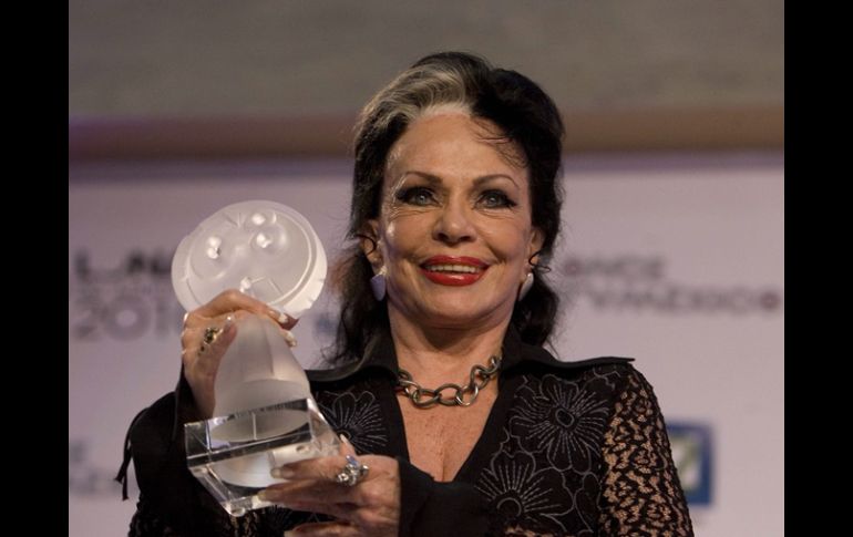 La novena entrega de los premios rindió tributo a Tongolele. EFE  /