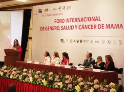 Al Foro Internacional de Género, Salud y Cáncer de Mama también asistió la primera dama, Margarita Zavala. A. CAMACHO  /