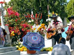 El Cementerio de Atemajac es uno de los más antiguos de Zapopan y que recibe mayor afluencia en el Día de Muertos. ESPECIAL  /