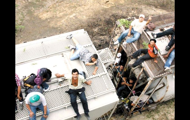 Escena típica del paso de personas indocumentadas por el territorio nacional, rumbo a la frontera norte. EL UNIVERSAL  /