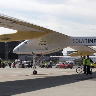 El avión 'Solar Impulse' rompe tres nuevos récords