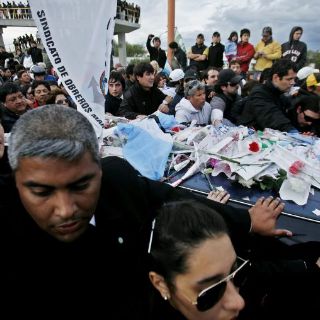 Sepultan los restos de Kirchner en su ciudad natal