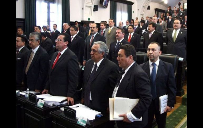 La encuesta revela que el 50% de los fumadores está en desacuerdo con el aumento. EL UNIVERSAL  /