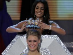 Alexandria Mills no podía creelo; con gran alegría recibió su merecida corona. REUTERS  /
