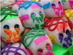 Las festividades de día de muertos hacen una importante contribución para el esparcimiento turístico en México. ARCHIVO  /