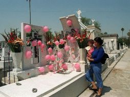 Para evitar el ingreso de bebidas a los panteones apoyan la Secretaría de Seguridad Ciudadana y la Dirección de Panteones. ARCHIVO  /