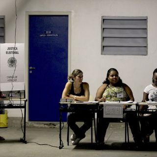Primeros colegios electorales cierran en Brasil