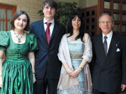 En la imagen, el embajador de Austria en México, Alfred Längle, su esposa, Malika Längle y sus hijos. EL UNIVERSAL  /