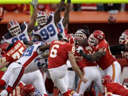 Acción del gol de campo de la victoria de los Jefes de Kansas City. AP  /
