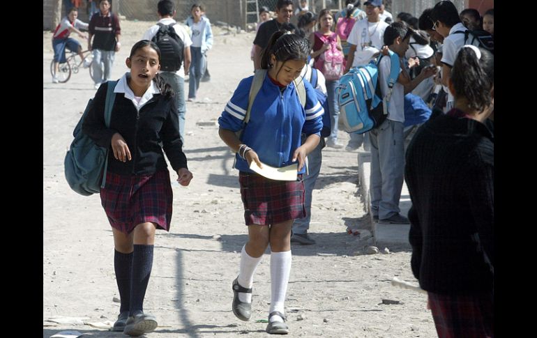 La eficiencia terminal en secundaria es de 76.6 egresados por cada 100 alumnos de nuevo ingreso. EL INFORMADOR  /