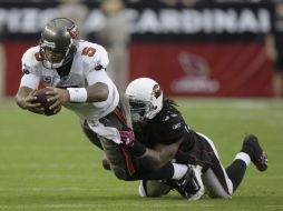 Aquib Talib intercepta un apse de lso dos que ayudaron a la victoria de los Bucs. AP  /