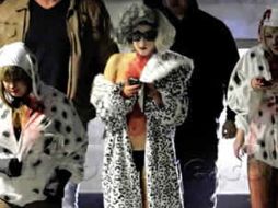 Su atuendo recordó al de Cruella. ESPECIAL  /