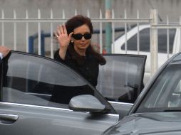 La jefa del Ejecutivo argentino, Cristina Fernández, llega a la Casa Rosada en Buenos Aires, después de dar sepultura a su esposo. NTX  /