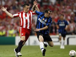 El jugador del Bayern Munich Ivica Olic (izq.) será baja del equipo por seis meses. MEXSPORT  /