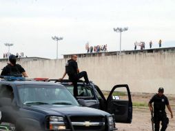 La patrulla de la policía vial preventiva fue atacada por pistoleros. NTX  /