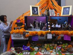 Las almas de los difuntos podrán llegar gracias a las coloridas flores de cempasúchil puestas por los participantes.NTX  /