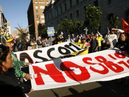 Manifestantes de diversas religiones y grupos étnicos marchan ante la Corte de Apelaciones, en San Francisco. REUTERS  /