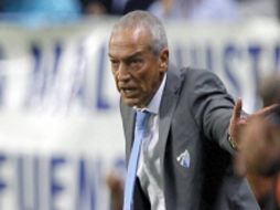 El ex entrenador del Málaga Jesualdo Ferreira dando instrucciones al equipo. EFE  /
