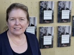 La viuda del escritor Carolyn Richmond fue una de las encargadas en armar el nuevo libro. EFE  /