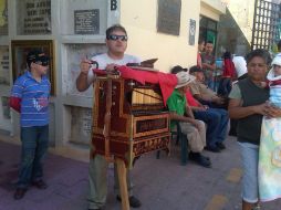 Aspecto de un cilindrero en el área de nichos del panteón municipal. L. NAVARRO  /