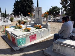 Aspecto de uno de los panteones municipales, que este día se han visto visitados por miles de personas. E. BARRERA  /