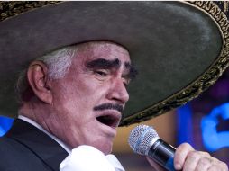 El cantante Vicente Fernández en la emisión del programa “Décadas”. EL UNIVERSAL  /
