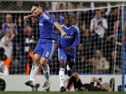 Branislav Ivanovic celebrando el segundo gol que aportó para el Chelsea. REUTERS  /