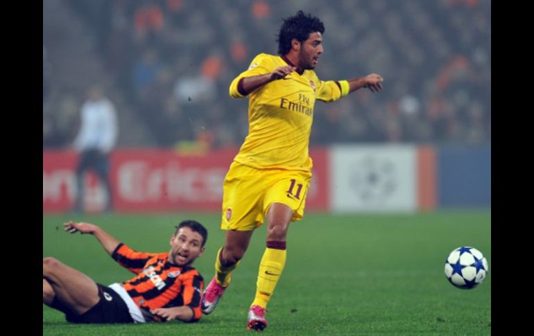 El jugador mexicano Carlos Vela tuvo participación 32 minutos con el Arsenal en su choque ante el Shakhtar. AFP  /