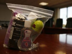 Parte del equipaje de mano se reduce a una pequeña bolsa. M. FREYRÍA  /