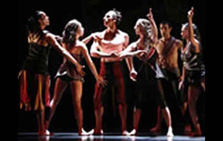 El montaje fue creado por Cecilia Lugo, directora de Contempodanza. ESPECIAL  /