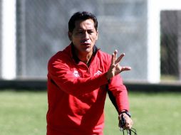 Benjamín Galindo dirigiendo un entrenamiento del equipo rojinegro. MEXSPORT  /