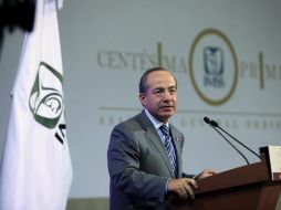 El Presidente Felipe Calderón advirtió sobre la grave crisis financiera en el IMSS para los próximos cinco años. EFE  /