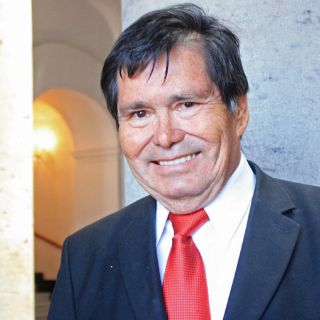 Reconocen trayectoria de Tanaka