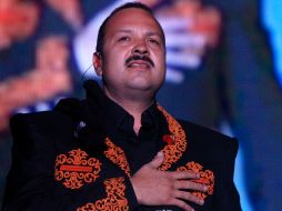 La tradición y el sentimiento se encontraron mano a mano en el concierto de Pepe Aguilar. A. HINOJOSA  /
