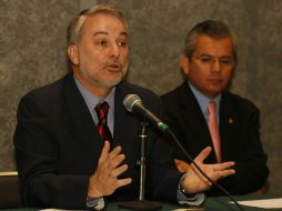 El proyecto presupuestal para 2011 entregado por el Ejecutivo no establece conceptos por nuevos impuestos. ARCHIVO  /