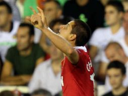 Los fanáticos de los Red Devils han sabido reconocer el esfuerzo de 'Chicharito'. MEXSPORT  /