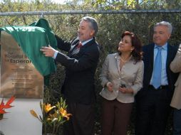 El gobernador aplaudió la buena voluntad de los representantes de “Mi Gran Esperanza”. ESPECIAL  /