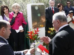 El cardenal Juán Sandoval Íñiguez asistió a la develación de la primera piedra.M. FREYRIA  /