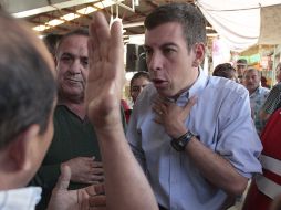 Miguel Castro Reynoso se reunió ayer con locatarios del Mercado de Las Juntas para escuchar sus demandas. S. NÚÑEZ  /