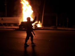 La noche del viernes se registraron quemas de autos en diversos puntos de la capital michoacana. AP  /