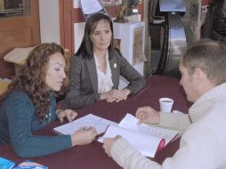 Mesa que se instaló en el Congreso local para recibir la documentación de los aspirantes. E. BARRERA  /