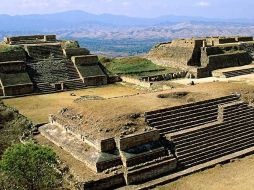 Para llegar a Monte Albán es necesario subir una extensa colina y dejarse sorprender por sus centros ceremoniales. ESPECIAL  /