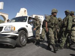 Aspecto de una de las mantas que dejaron ‘‘Los Zetas’’ en las cuales se burlaban de la muerte del ‘‘Tony Tormenta’’. AFP  /